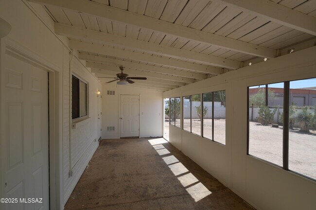 Building Photo - 2362 S Jefferson Ave