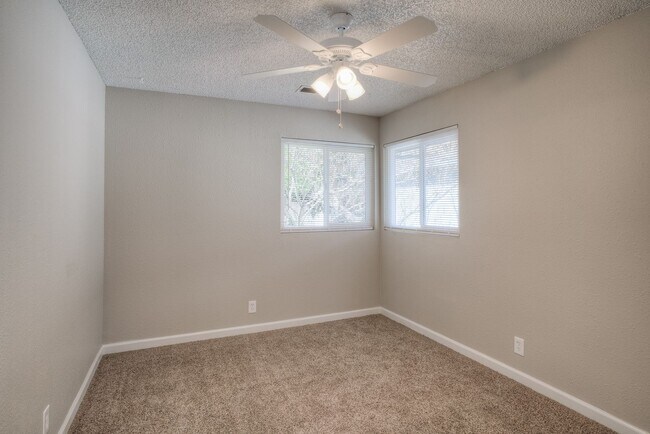 Building Photo - Greenwood Estates has an Excellent 2 Bedroom, 1.5 Bath Townhouse with a Backyard and Garage!