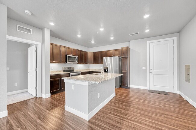 Building Photo - $1,775 - 2 Bed, 2 Bath Condo in Aurora wit...