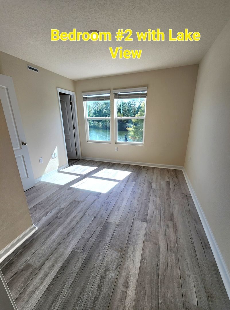 Building Photo - 545 Running Wds St