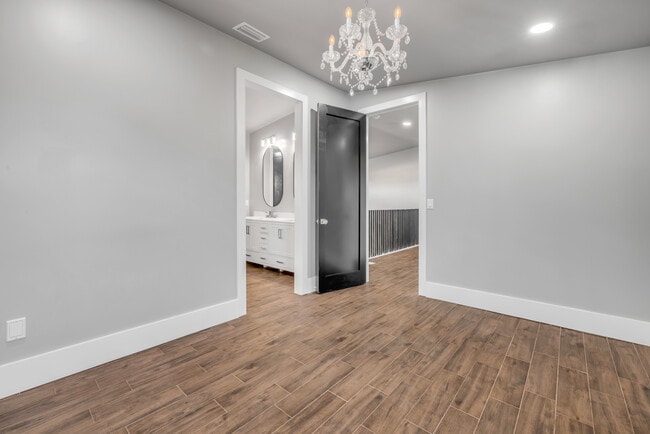 Building Photo - 1707 N Peninsula Ave