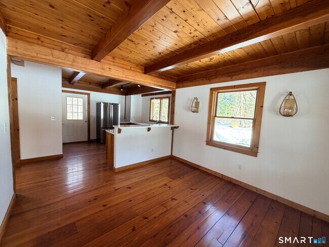 Building Photo - 249 Woodbury Rd