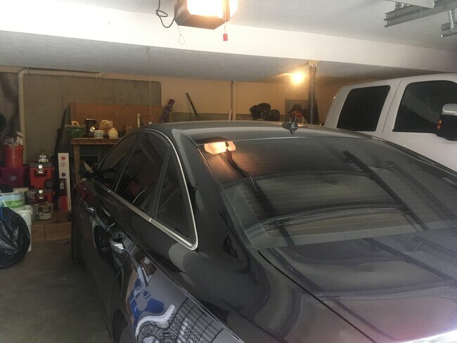 Building Photo - Beautiful 3Bd/2.5 Bath Goshen Woods Property