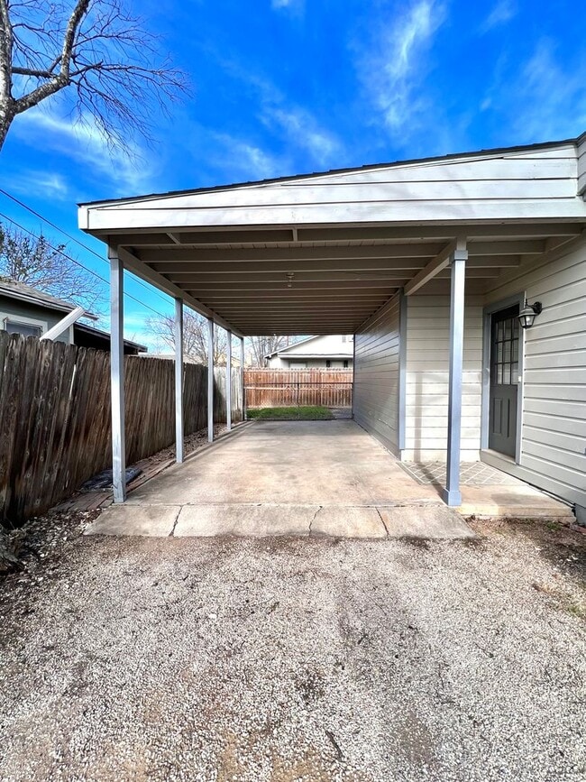 Building Photo - 936 Garden St