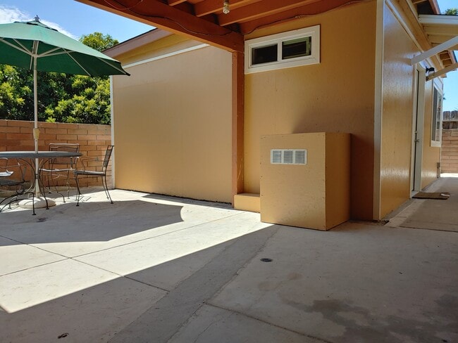 Building Photo - 5345 Northridge Ave