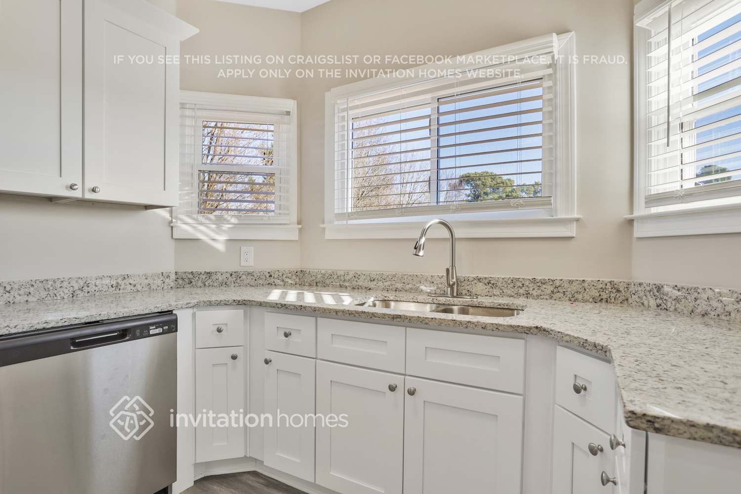 Building Photo - 6015 Holland Dr