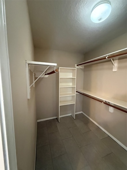 Building Photo - 906 Taylor Ridge Dr