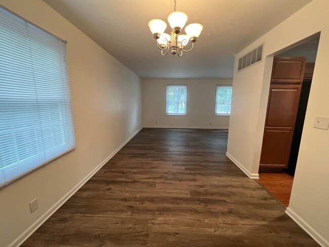 Building Photo - Immaculate 4 bed home in Bloomington