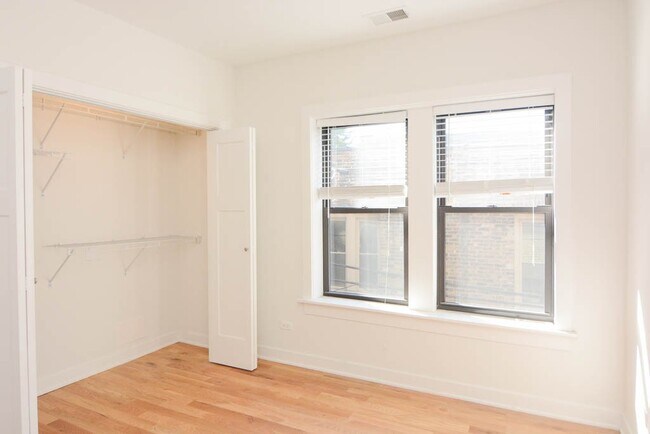 Building Photo - 2210 W Eastwood Ave