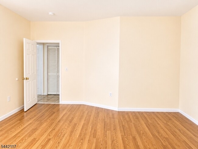 Building Photo - 316 Clifton Ave