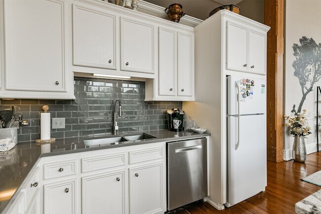 Building Photo - 525 22nd St