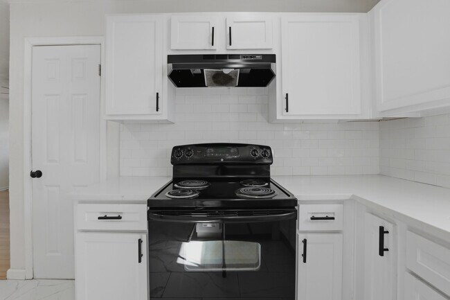 Building Photo - 321 SE 67th St