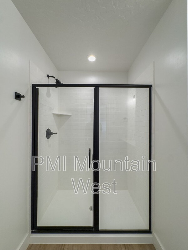 Building Photo - 331 S 680 W
