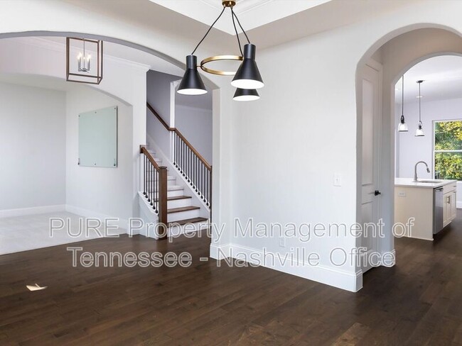 Building Photo - 631 Silva Ln