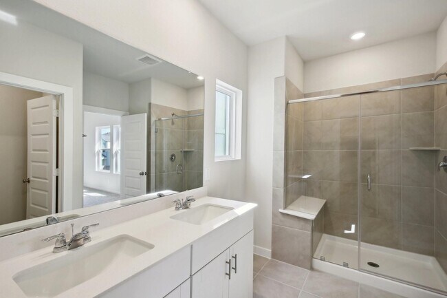 Building Photo - 586 Avisa Dr