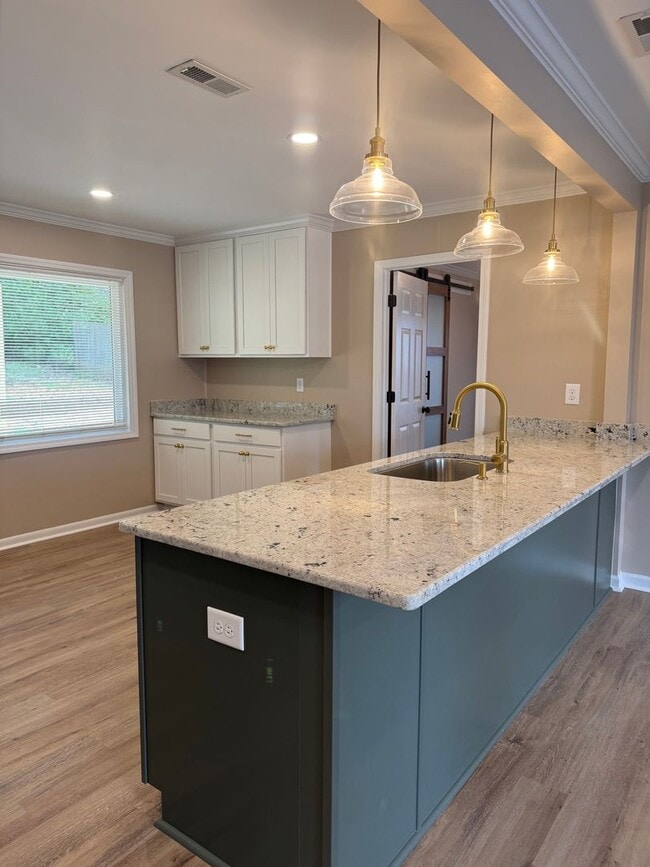 Building Photo - 4 Bedroom with fenced in yard in Fountain ...