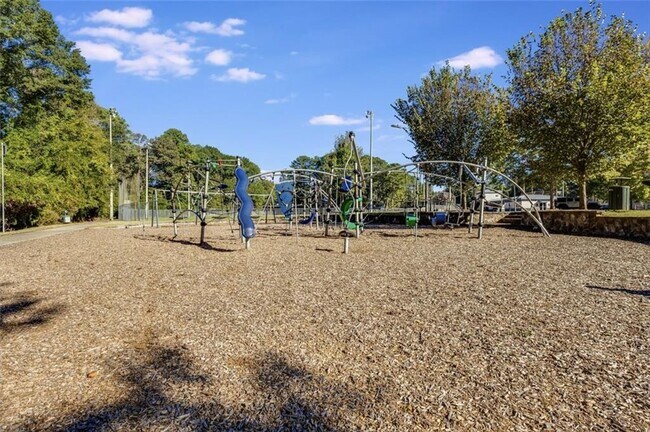 Building Photo - 1234 King Springs Ct SE