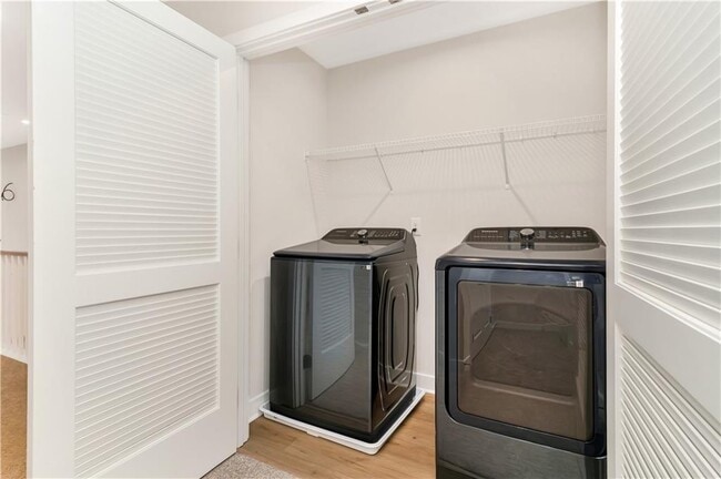 Building Photo - 555 Thatch Ter