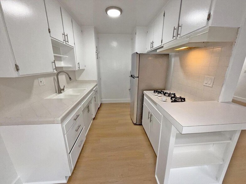 Building Photo - 1330 N Gardner St