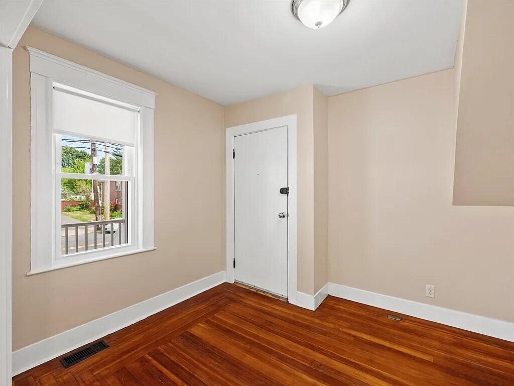 Building Photo - 115 Sagamore Ave