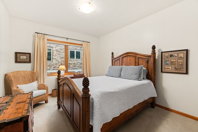 Building Photo - 3300 Graf St