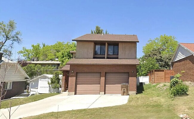 Primary Photo - 1213 Charlton Ave