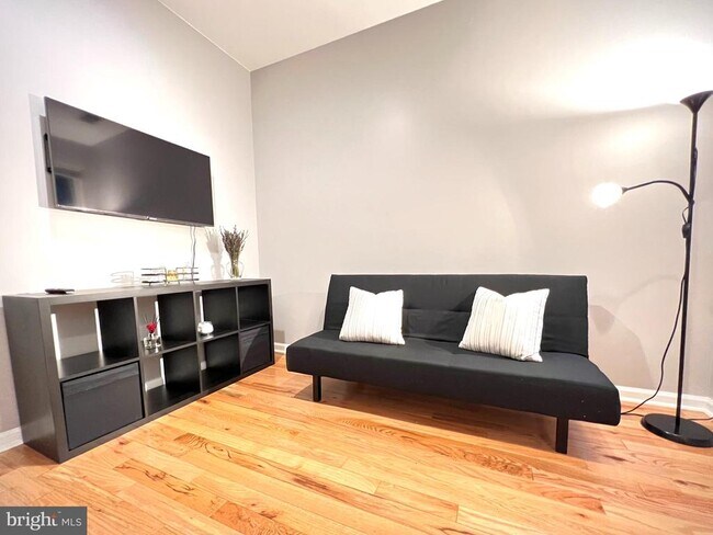 Building Photo - 514 N 39th St