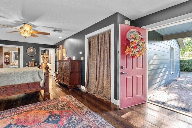 Building Photo - 126 E Palmetto Ave