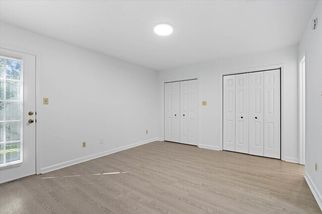 Building Photo - 419 Williams St