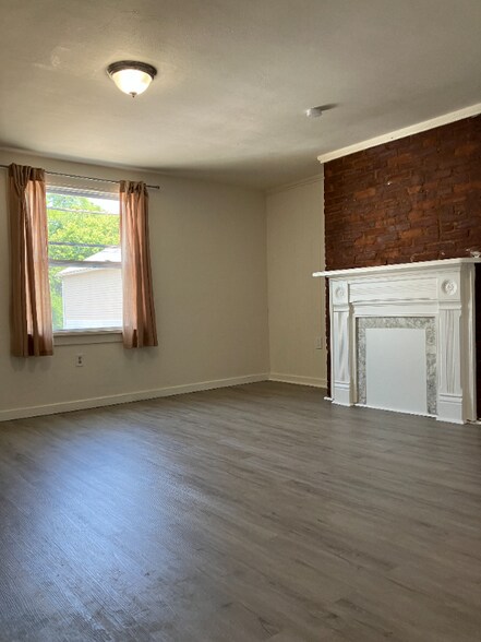 Primary Photo - 108 Park St