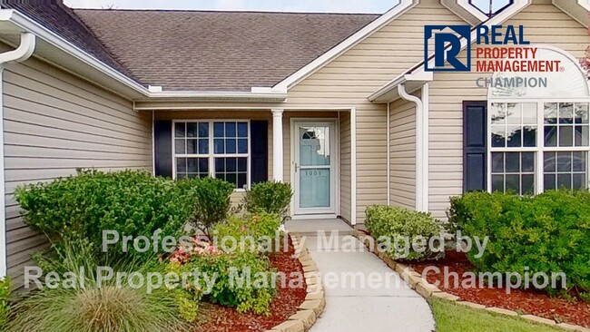 Primary Photo - Spacious Home with Fenced Backyard