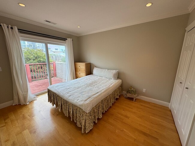 Building Photo - Single Family Home in Prime Sunset Location!