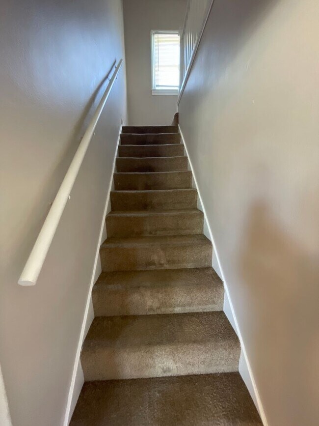 Building Photo - Cape Cod House