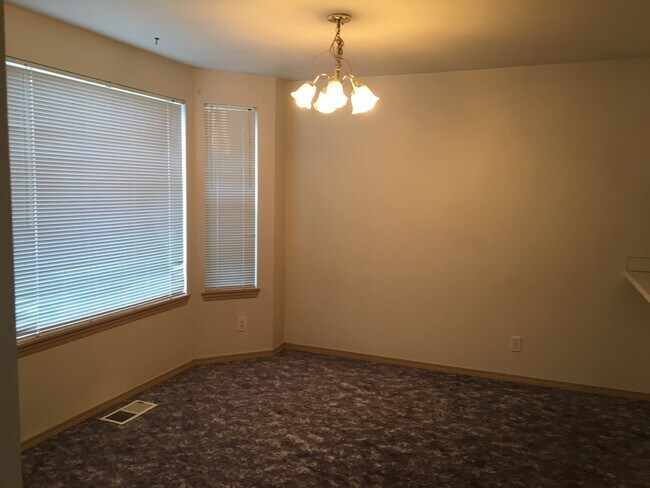 Building Photo - lynd04