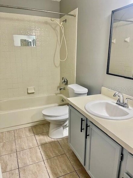 Building Photo - 962 Newcastle Cir