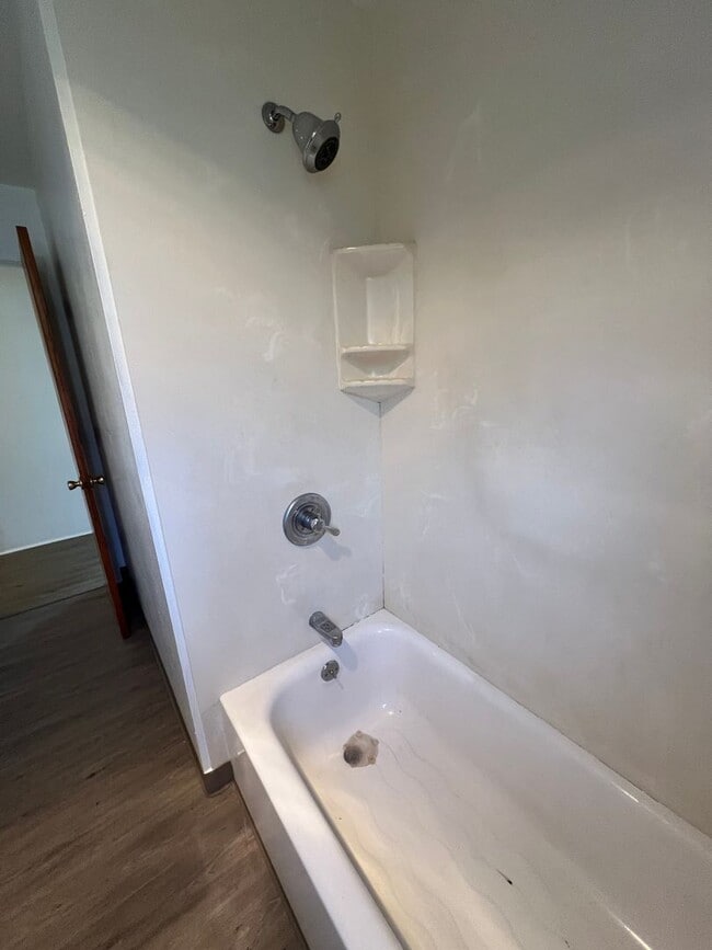 Building Photo - 3BED2BATH - GARAGE, DRIVEWAY, LARGE YARD, WASHER/DRYER HOOKUPS, BEAUTIFUL NEIGHBORHOOD