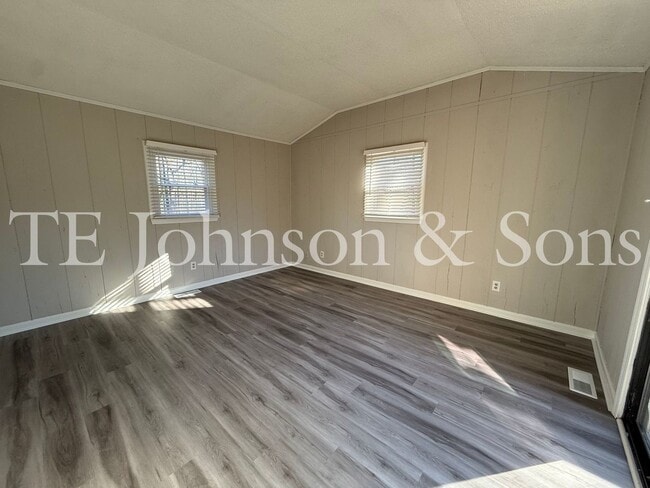 Building Photo - Charming 3BR/2BA Home with Hardwood Floors, Bonus Room & Outdoor Living