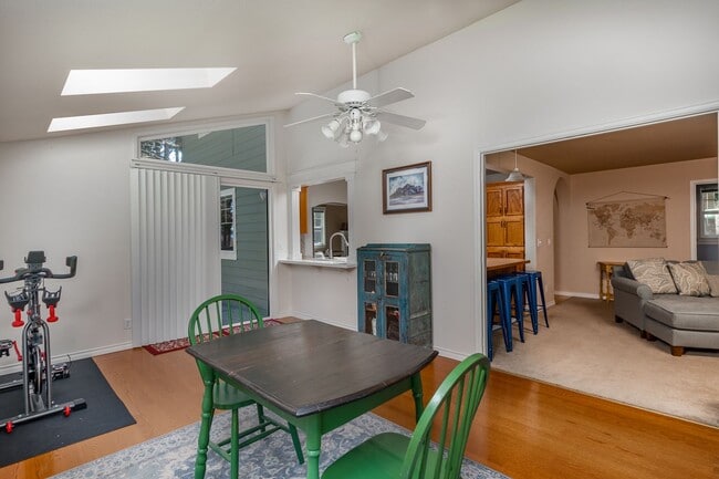 Building Photo - 3 Bedroom 2.5 Bath House