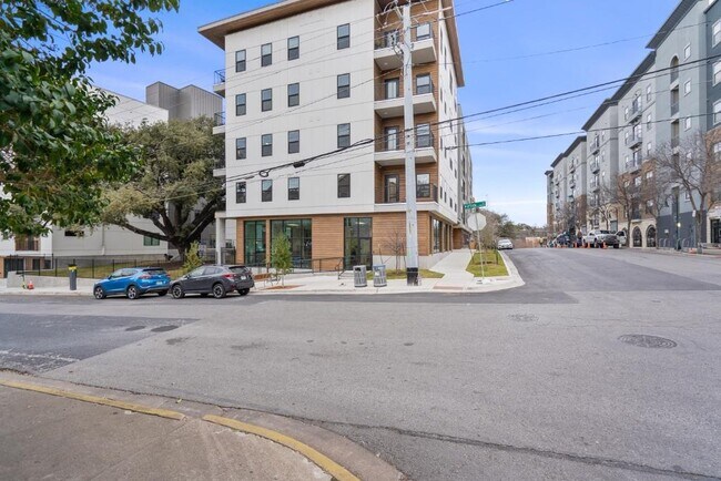 Building Photo - 2500 Longview St