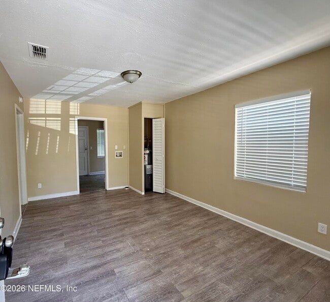 Building Photo - 1559 W 31st St