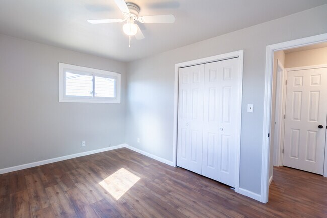 Building Photo - 804 Cahill Dr