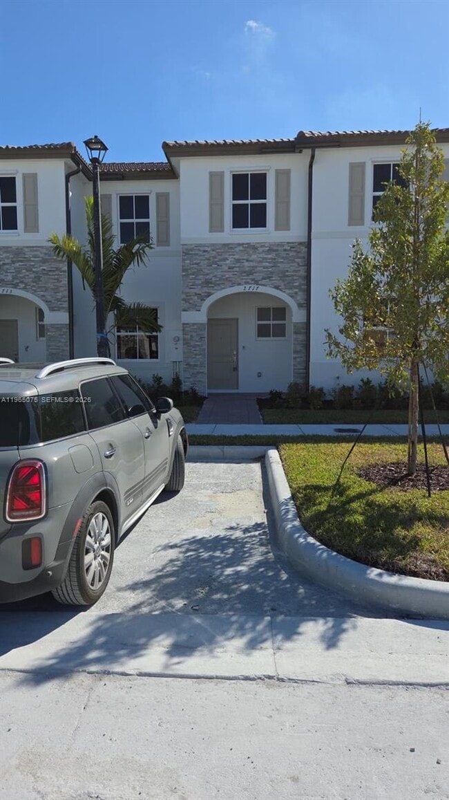 Building Photo - 2717 SE 26th Rd