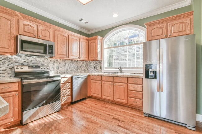 Building Photo - 894 Oak Pointe Dr