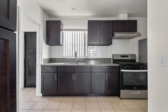 Building Photo - 3018 9th Ave