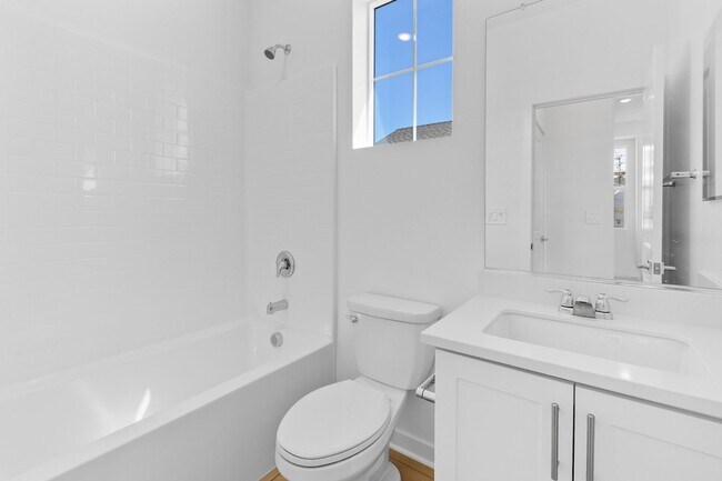 Building Photo - Modern Comfort & Style in Prime Ontario Location