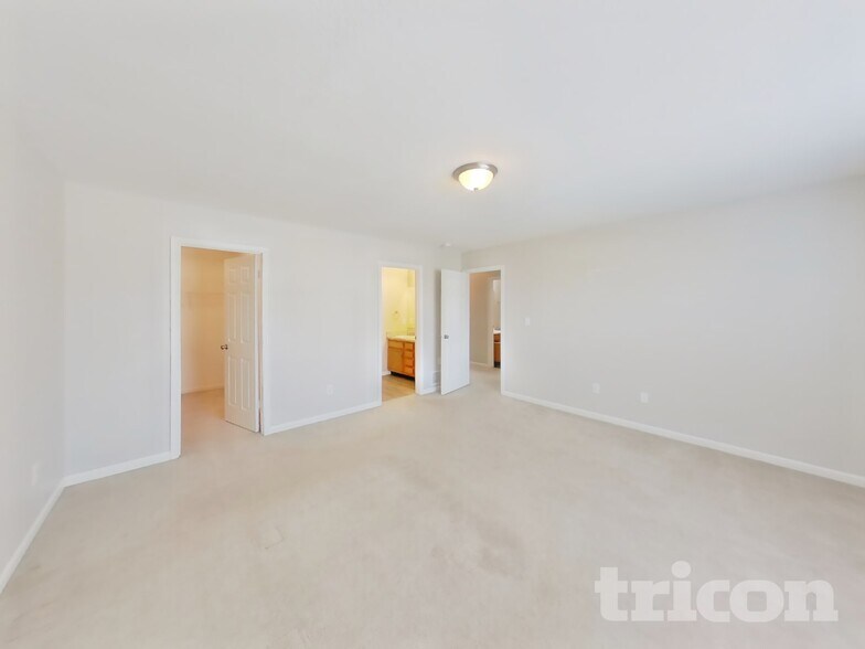 Building Photo - 10213 Blue Sky Dr