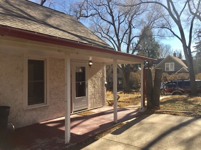 Building Photo - REMODELED 2 Bedroom Downtown Home