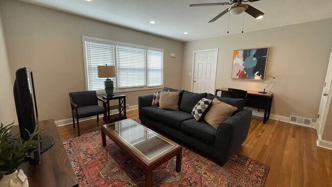 Primary Photo - 1439 Clairmont Rd