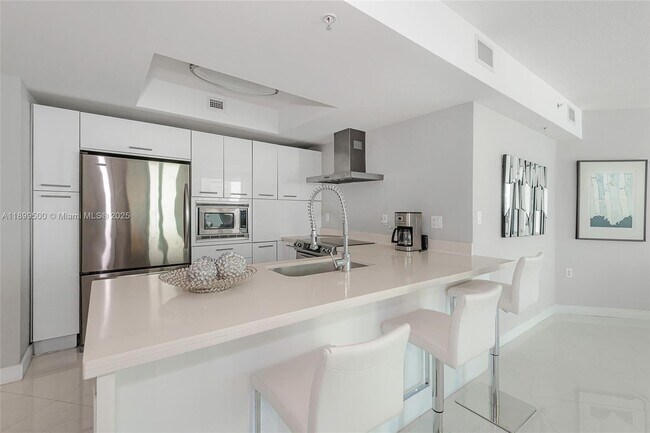 Building Photo - 200 Sunny Isles Blvd