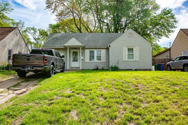 Primary Photo - 3 Bedroom / 1 Bath Home with Fenced Backyard!